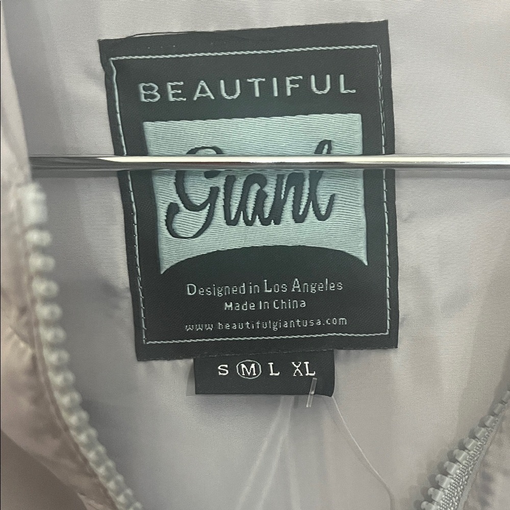 Stylish Gray Windbreaker with Checkered Design - Picture 2 of 3